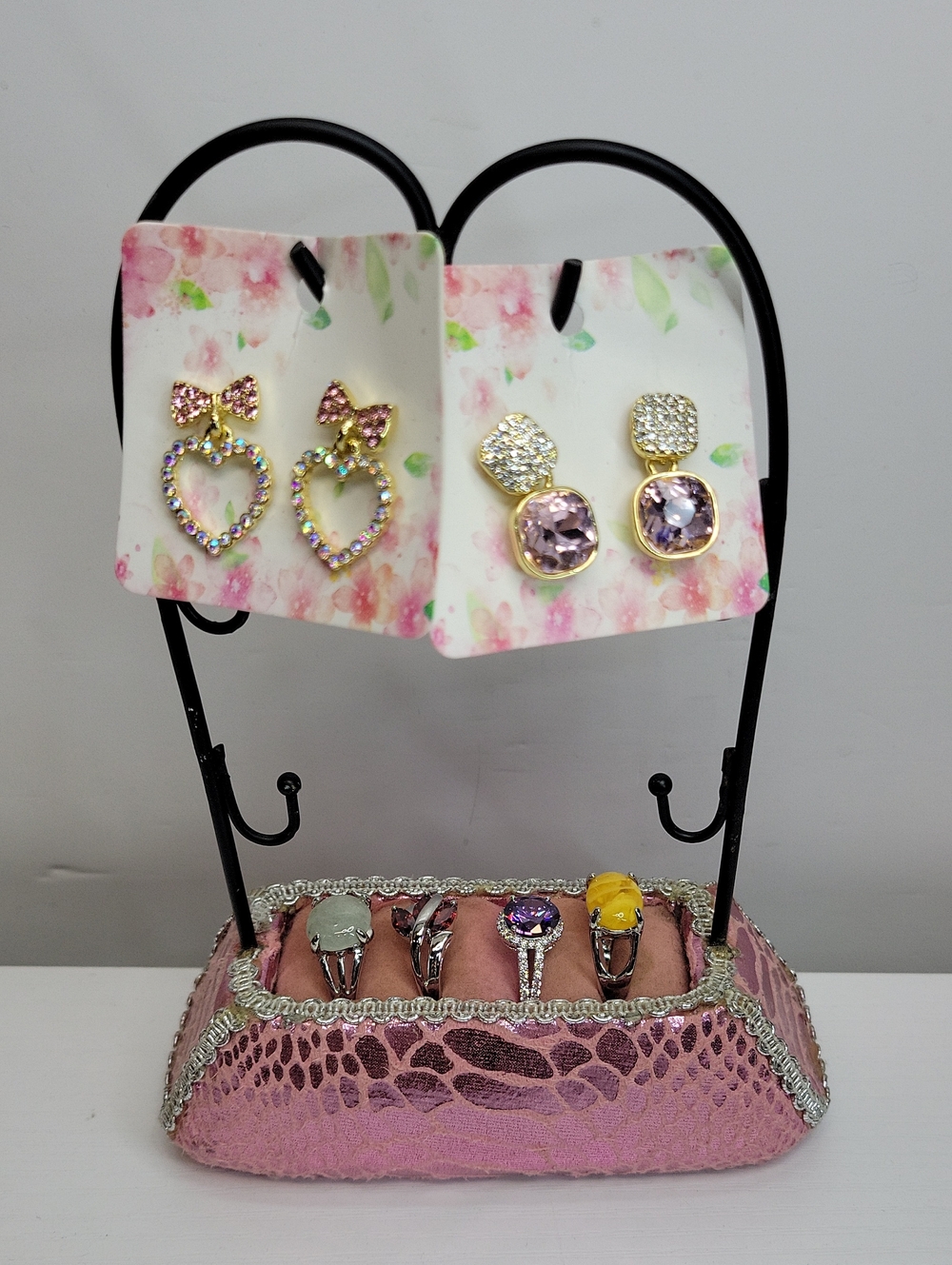 Jewelry Organizer With Sz8 Rings & Earrings